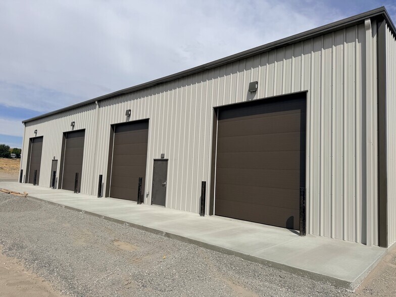 More Photos Of 2605 Robertson Dr, Richland Warehouse For Lease