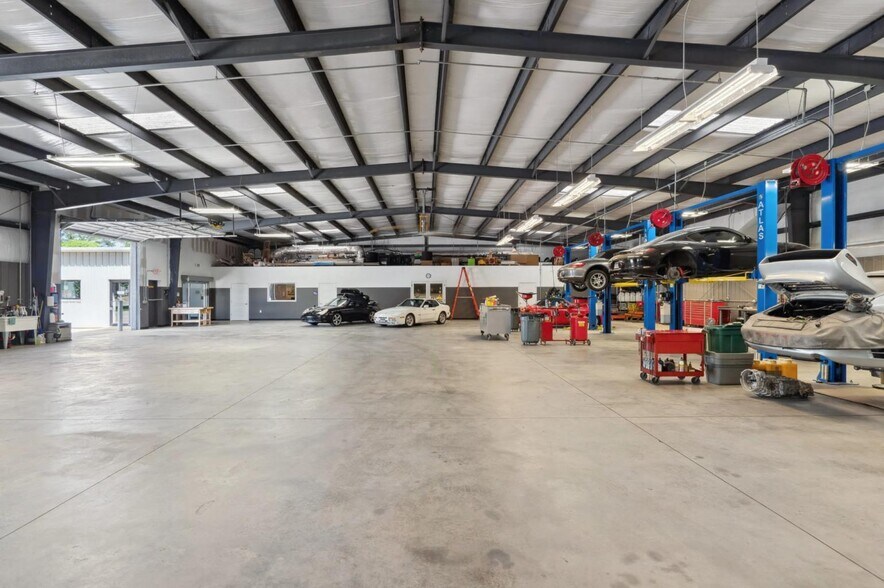 More Photos Of 20 Bellamy Pl, Stockbridge Warehouse For Sale