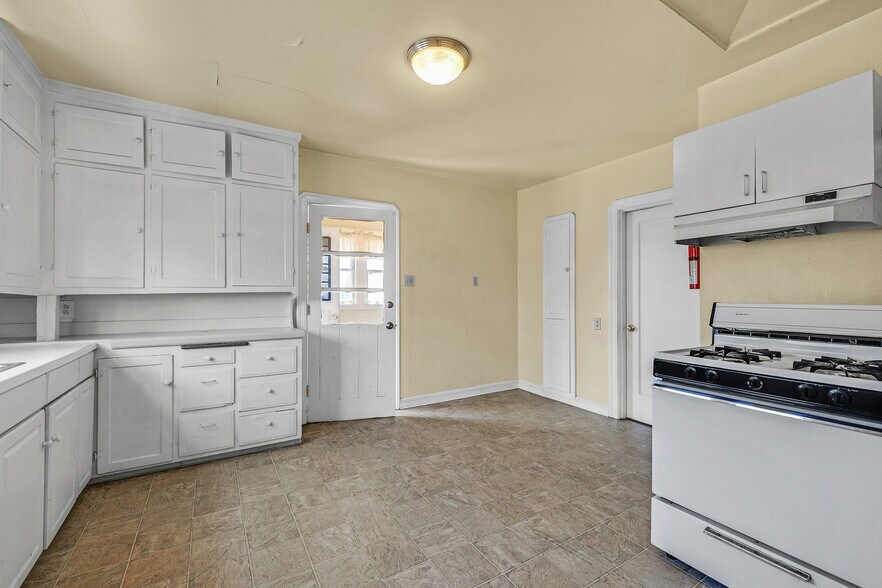 More Photos Of 1755 Washington Ave, San Leandro Bar For Sale