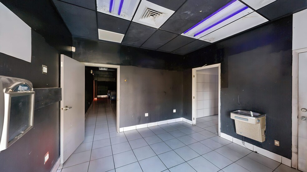 More Photos Of 27330 S Dixie Hwy, Homestead Storefront Retail Office For Sale