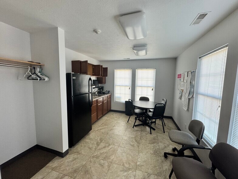 More Photos Of 525 E Hartman Rd, Anderson Medical For Sale