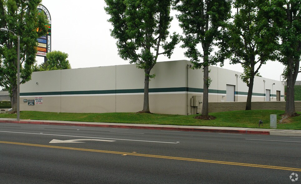 More Photos Of 10722 Trask Ave, Garden Grove Warehouse For Lease