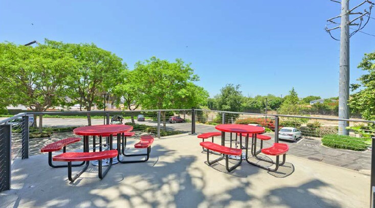 More Photos Of 10121 Jefferson Blvd, Culver City Office For Lease