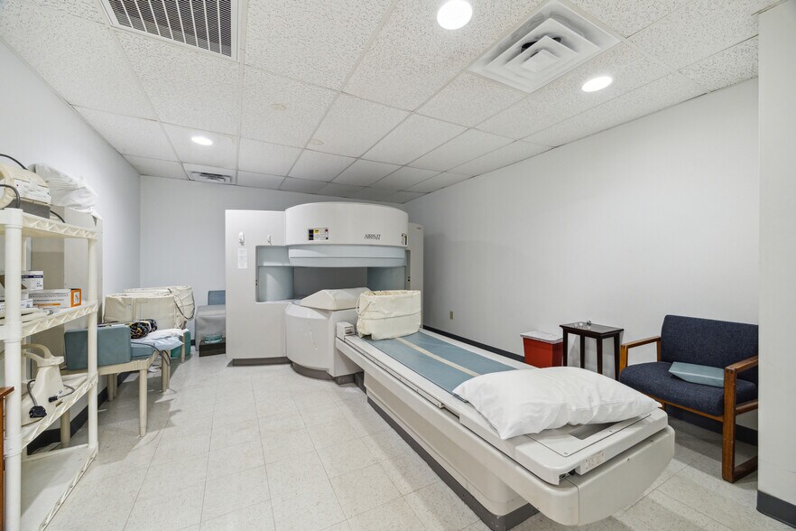 More Photos Of 19007 Highway 59 N, Humble Medical For Sale