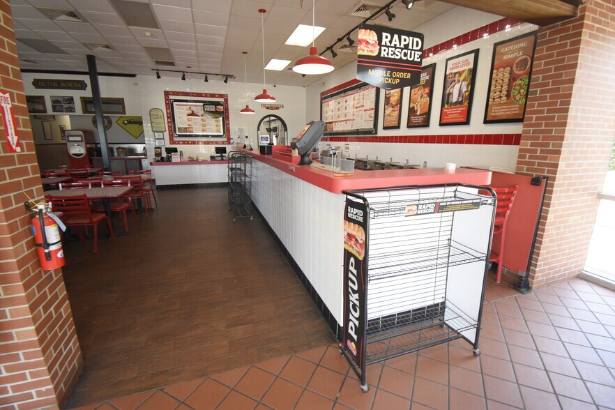 More Photos Of 253 N Bypass 35, Alvin Storefront For Lease