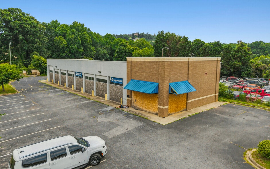 More Photos Of 3110 N Pleasantburg Dr, Greenville Auto Repair For Sale