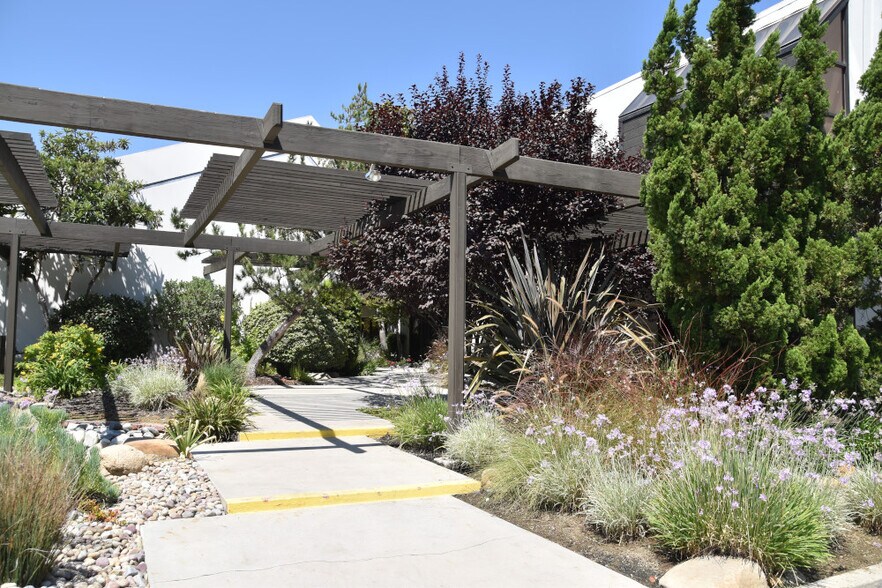 More Photos Of 5115 Douglas Fir Rd, Calabasas Warehouse For Lease