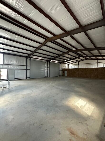 More Photos Of 4072 Old Lorena Rd, Lorena Light Manufacturing For Lease