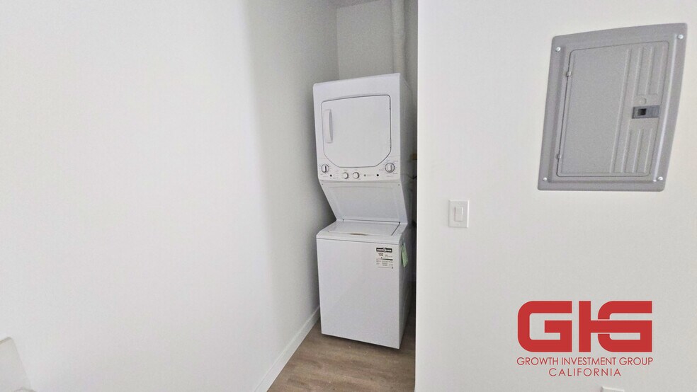 More Photos Of , Pasadena Multifamily For Sale