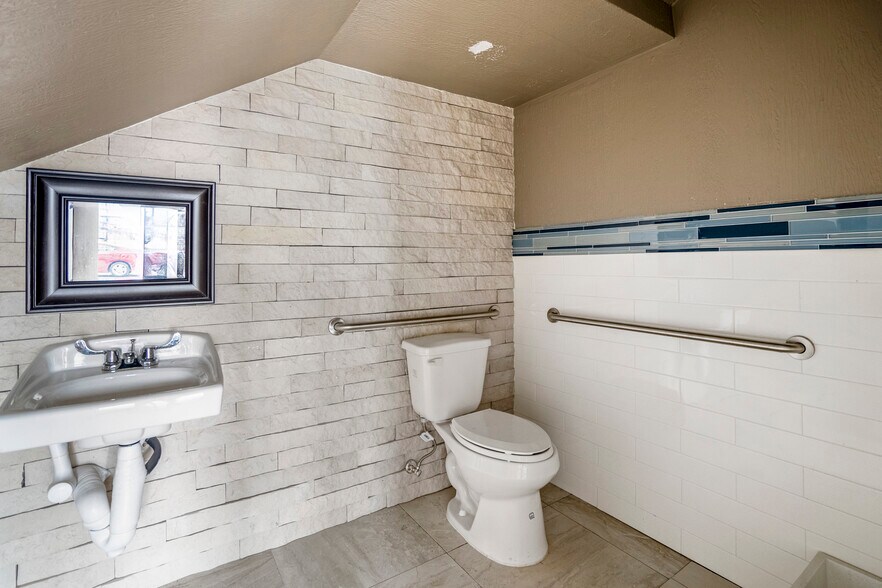 More Photos Of 8614 Pagewood Ln, Houston Warehouse For Sale