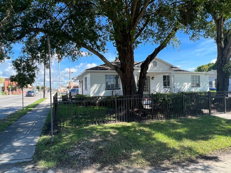 More Photos Of 2323 W Aileen St, Tampa General Retail For Lease