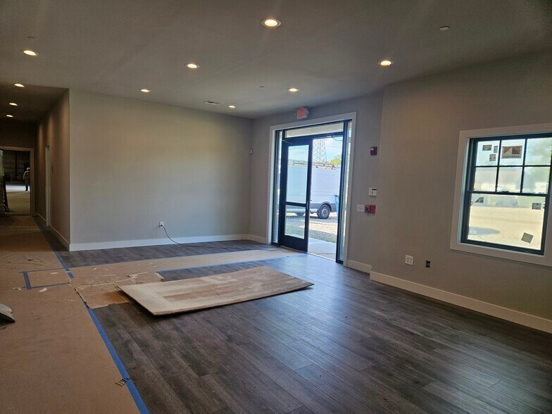 More Photos Of 1607 Reed rd, Pennington Flex For Lease