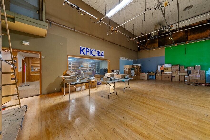 More Photos Of 655 W Umpqua St, Roseburg Radio TVTransmission Facilities For Sale