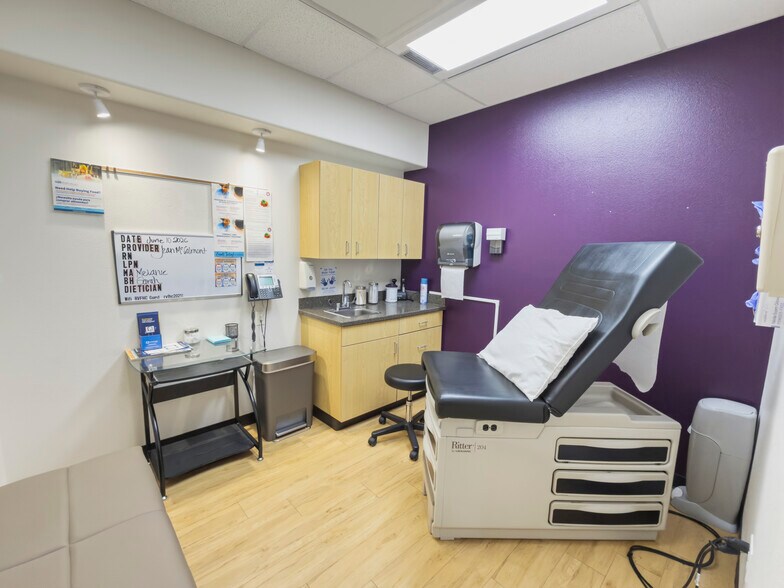 More Photos Of 308 Main St, Olathe Medical For Lease