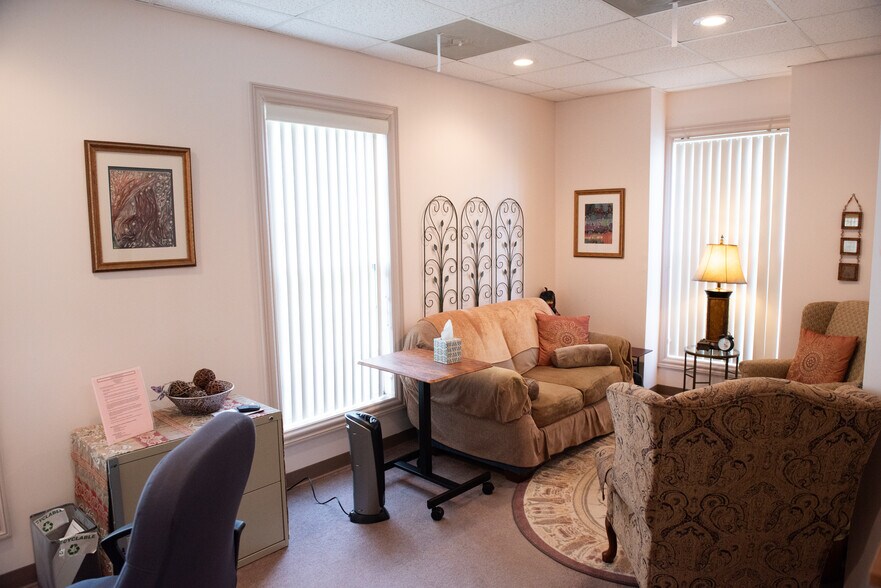 More Photos Of 3707 W Market St, Greensboro Office For Sale