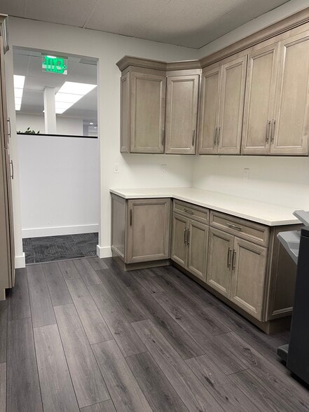 More Photos Of 5446 Thornwood Dr, San Jose Medical For Lease