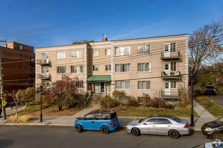 More Photos Of 5005 Ch De La Côte-Saint-Luc, Montréal Apartments For Sale