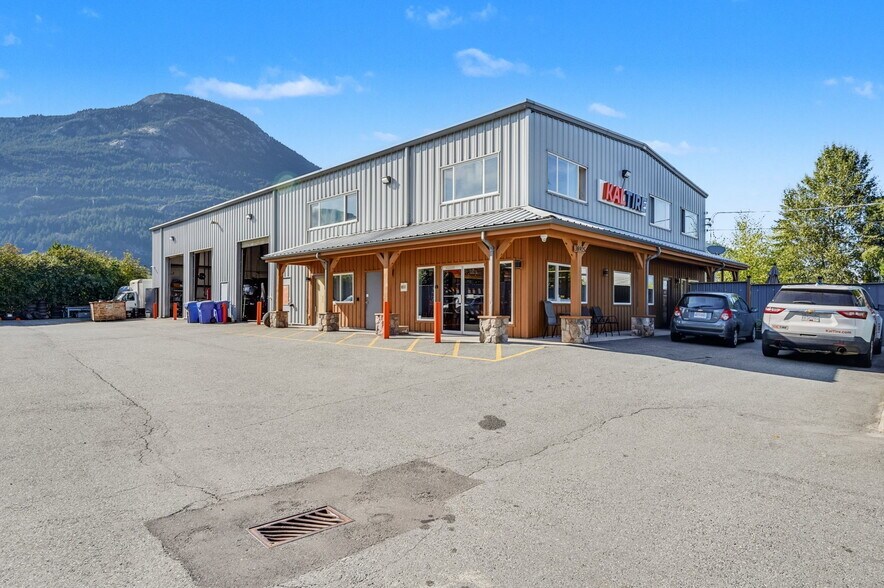 More Photos Of 38925 Production Way, Squamish Auto Repair For Sale