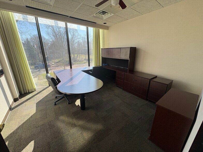More Photos Of 3550 N Washington Blvd, Indianapolis Medical For Lease