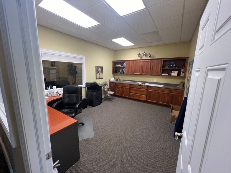 More Photos Of 209 Entrepreneur Dr, Saint Charles Funeral Home For Lease