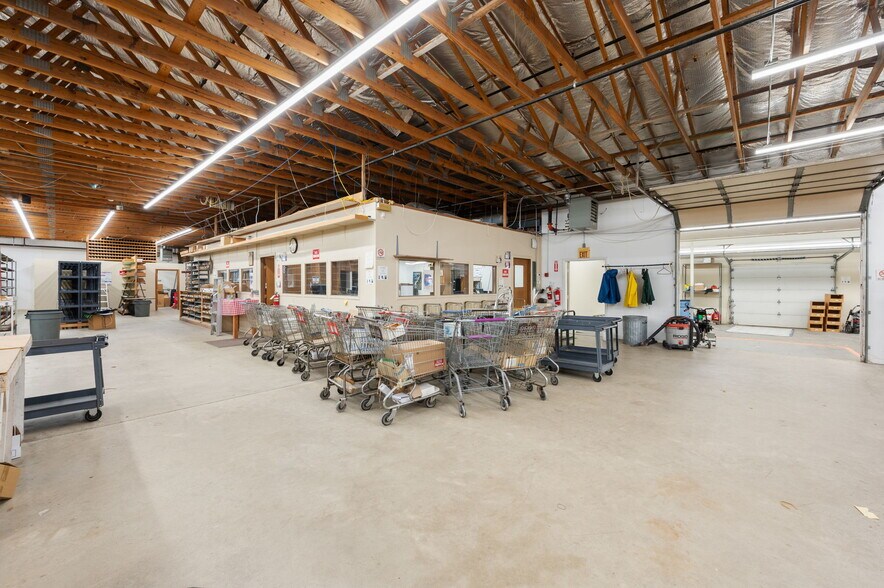 More Photos Of 16 E Industrial Rd, Branford Warehouse For Lease
