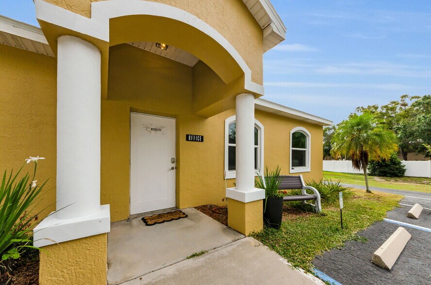 More Photos Of 11748 La Madera Blvd, Port Richey Office For Sale