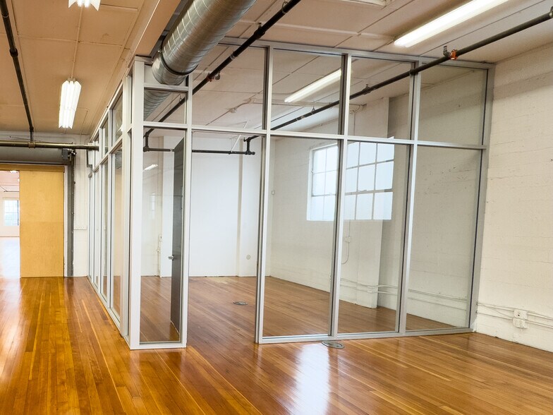 More Photos Of 1110 N Beachwood Dr, Los Angeles Loft Creative Space For Lease