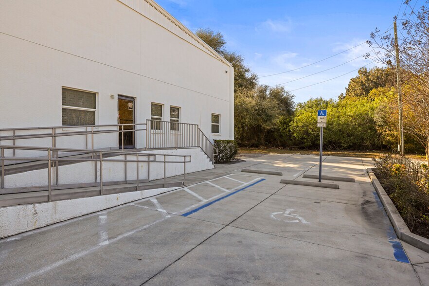 More Photos Of 1555 Sunshine Dr, Clearwater Warehouse For Sale