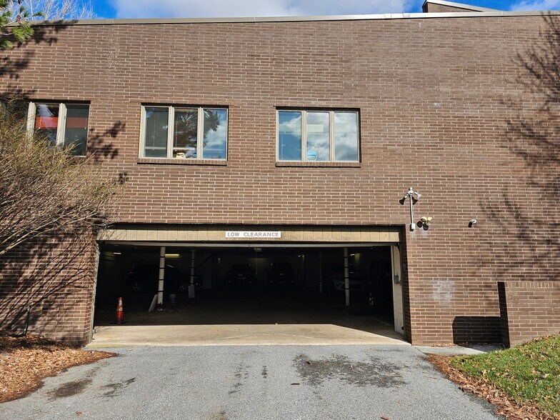 More Photos Of 1108 E Chocolate Ave, Hershey Medical For Sale