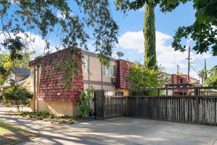 More Photos Of 2323 W St, Sacramento Apartments For Sale
