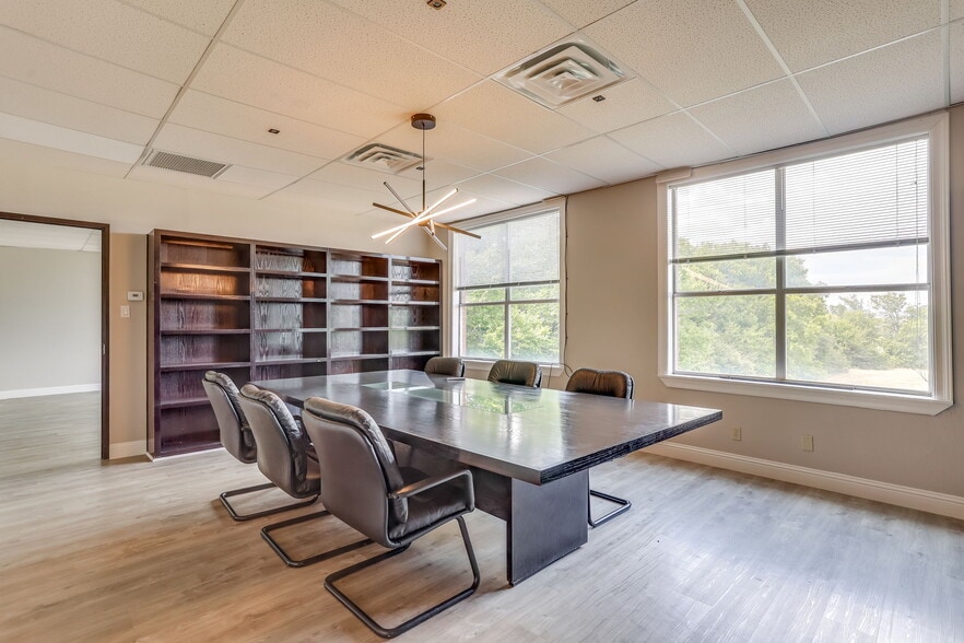 More Photos Of 1309 B W Abram St, Arlington Office For Sale