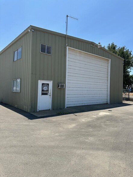 More Photos Of 352-360 W Kentucky Ave, Woodland Warehouse For Sale