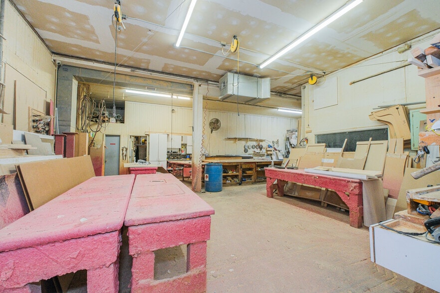 More Photos Of 1944-1952 Richmond Terrace, Staten Island Showroom For Lease