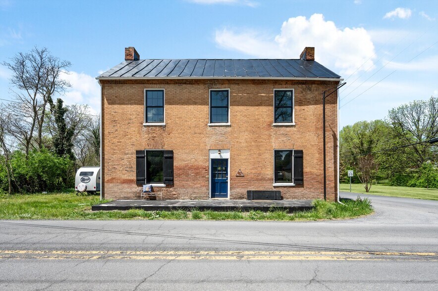 More Photos Of 7211 Queen St, Middleway Flex For Sale