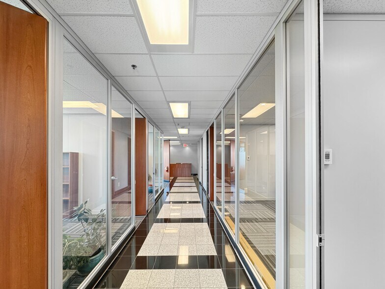 More Photos Of 396 11th Ave SW, Calgary Office For Sale
