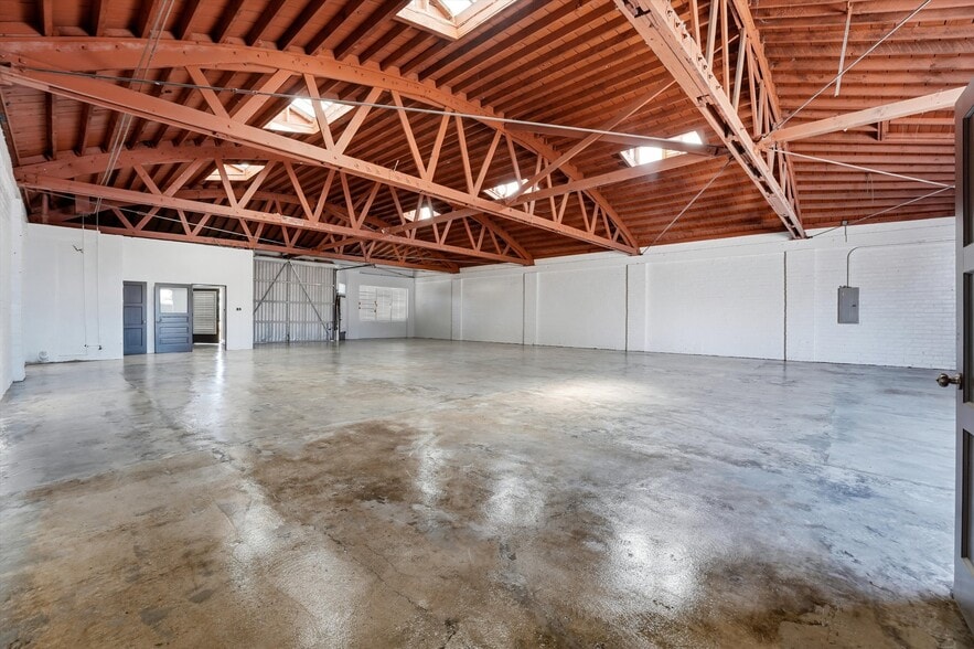 More Photos Of 11317 Atlantic Ave, Lynwood Warehouse For Sale