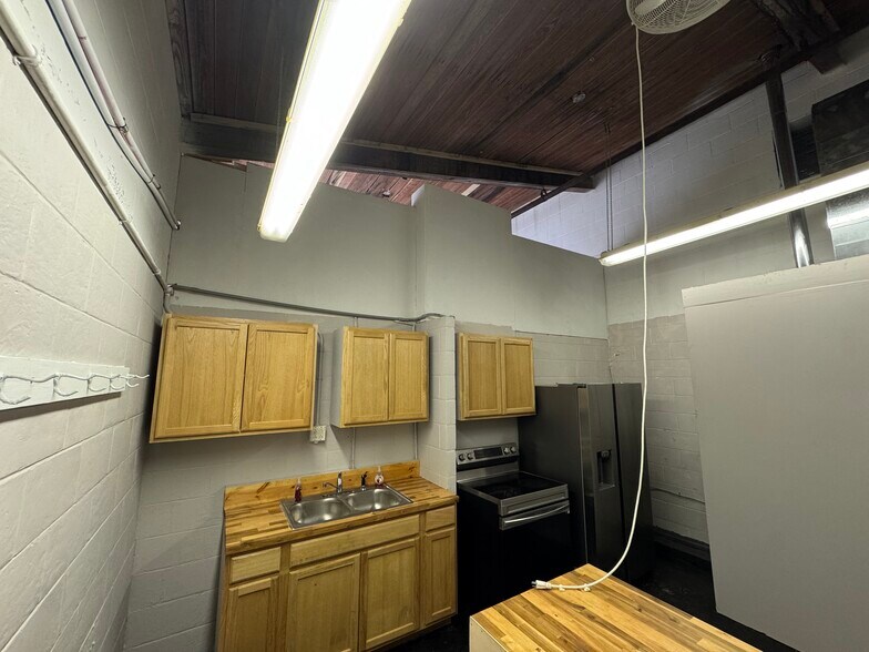 More Photos Of 115 Pioneer Way, Scottdale Warehouse For Sale