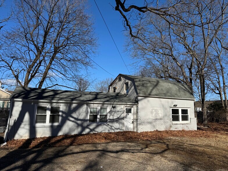 More Photos Of 35 Neslo Dr, Nesconset Flex For Lease