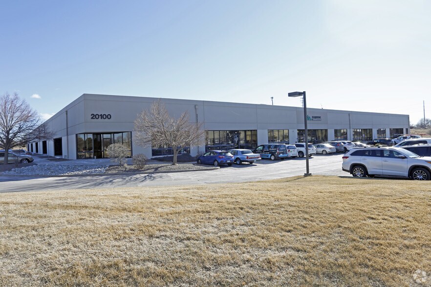 More Photos Of 20100 E 32nd Pky, Aurora Light Manufacturing For Lease