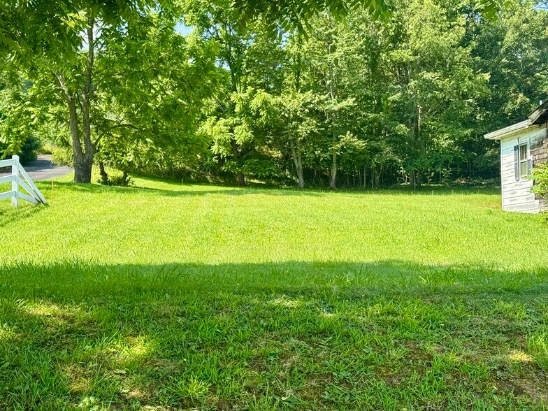 More Photos Of 1388 Ritter Dr, Daniels Freestanding For Sale