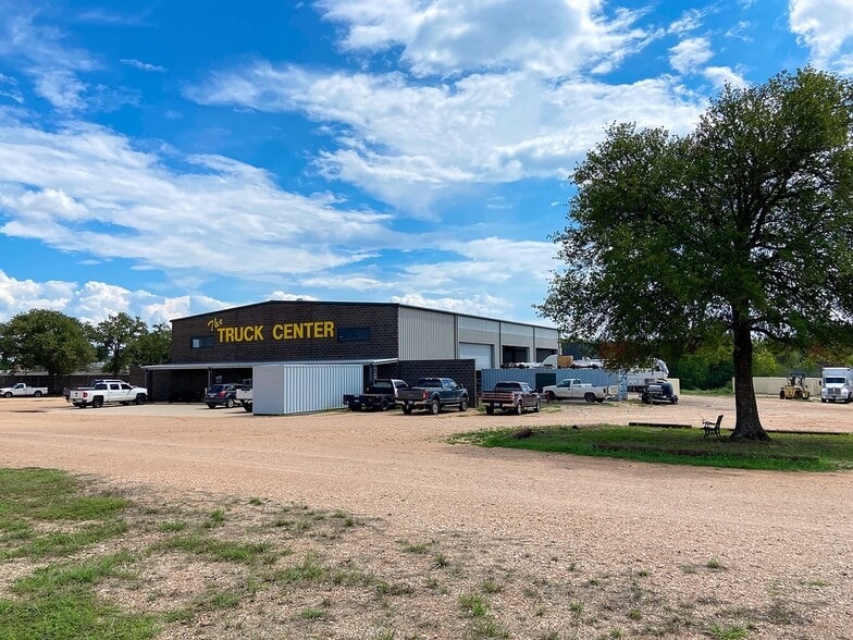 More Photos Of 3625 Highway 290 W, Brenham Warehouse For Sale