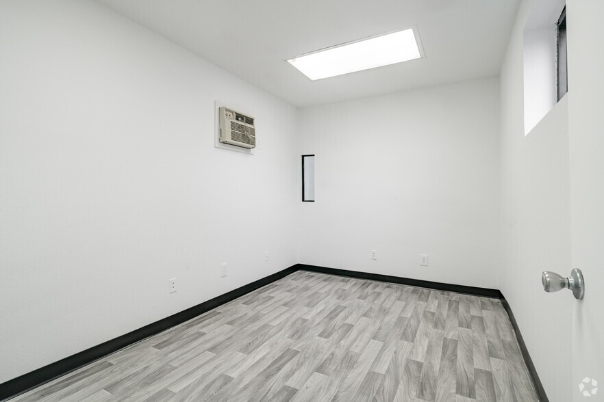 More Photos Of 14309 Toepperwein Rd, San Antonio Warehouse For Lease