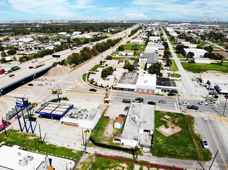 More Photos Of 905 W Main St, La Porte Warehouse For Sale