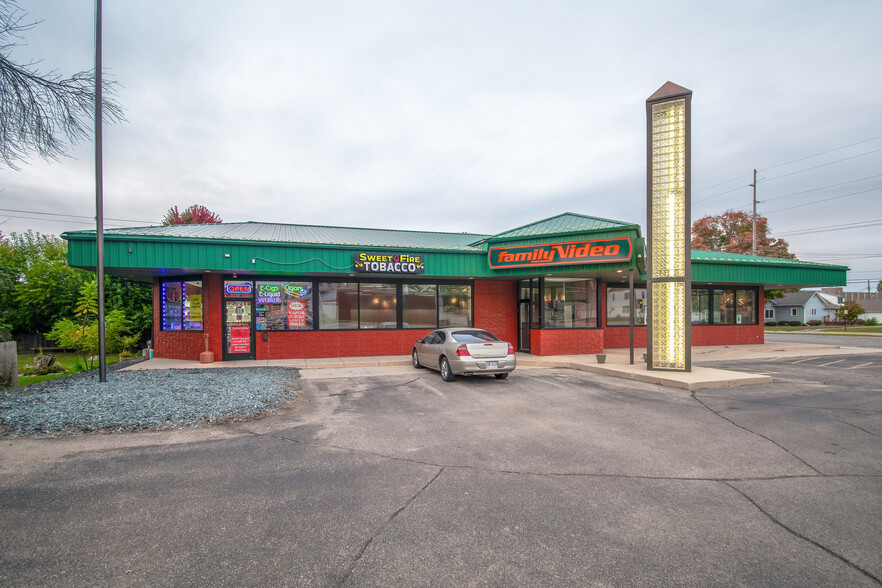 Primary Photo Of 606 W Main St, Waupun General Retail For Lease