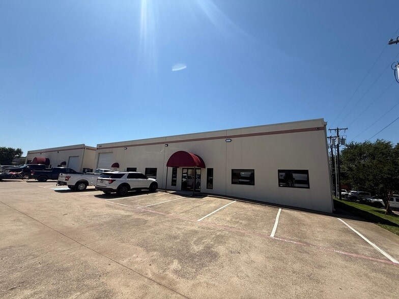 More Photos Of 2812 Market Loop, Southlake Light Manufacturing For Lease
