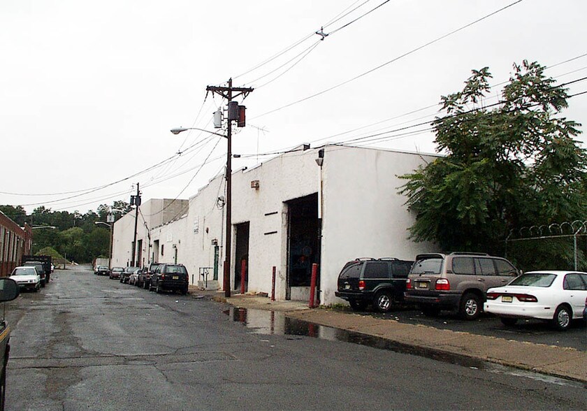 Primary Photo Of 41 Bleeker St, Paterson Warehouse For Lease