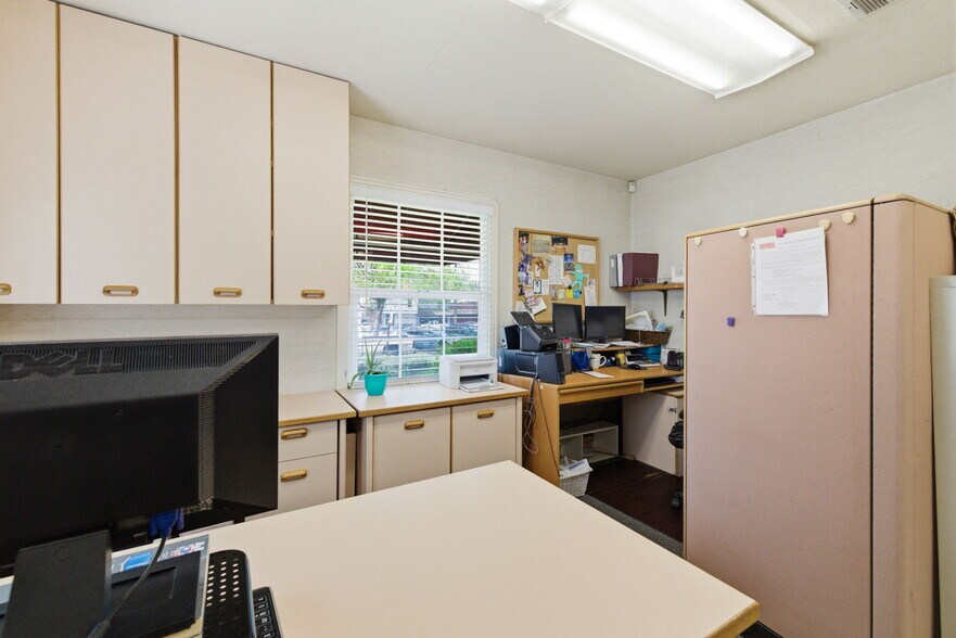 More Photos Of 137 S Shepherd St, Sonora Flex For Sale