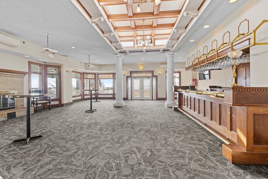 More Photos Of 738 E Main St, Belhaven Hotel For Sale