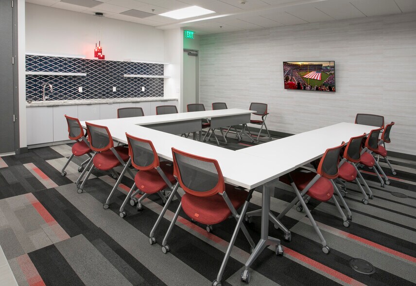 More Photos Of 1851 E 1st St, Santa Ana Office For Lease