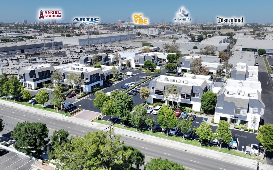 More Photos Of 1590 N Batavia St, Orange Light Manufacturing For Sale